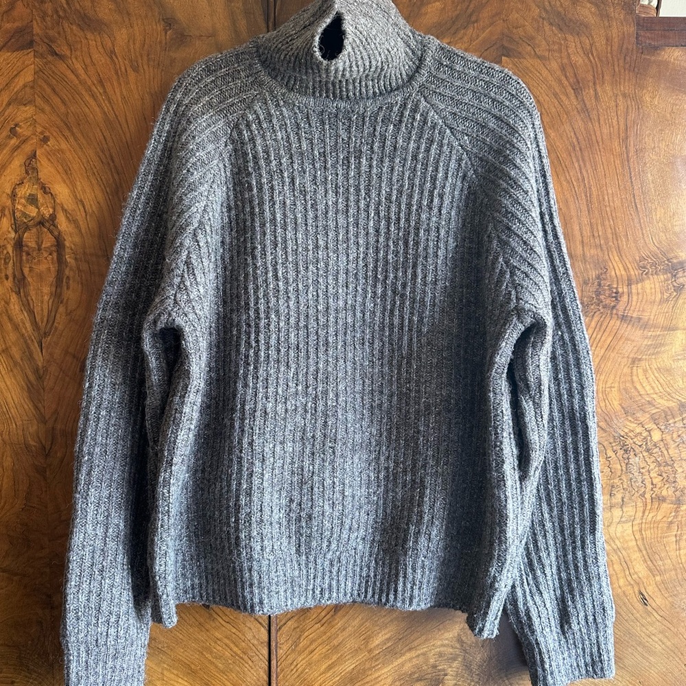 Forever 21 Men's Heather Gray Ribbed Turtleneck Sweater